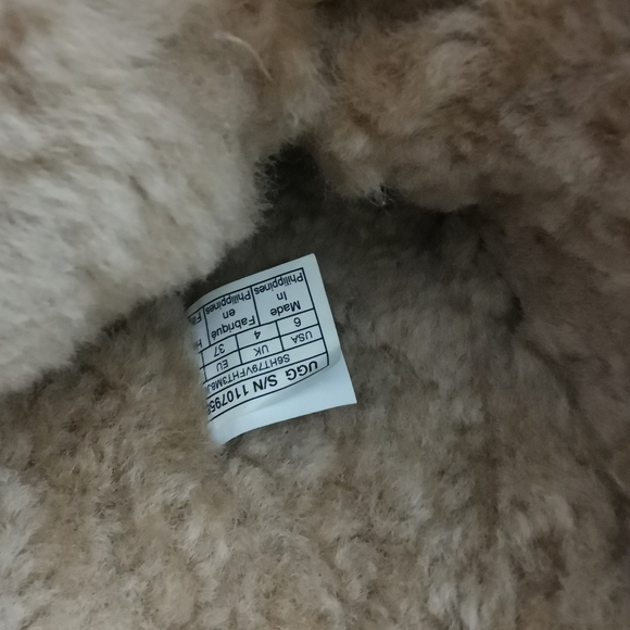 UGG Bailey Fashion Buckle Boots - Picture 13 of 13